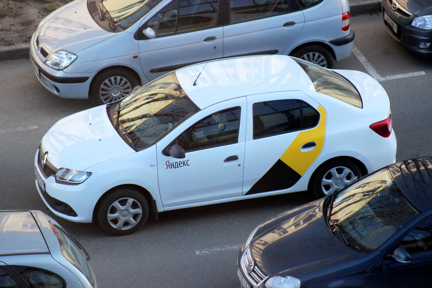«Электромобили не&nbsp;оправдали ожиданий». Чем таксисты заменят Renault и&nbsp;Kia?