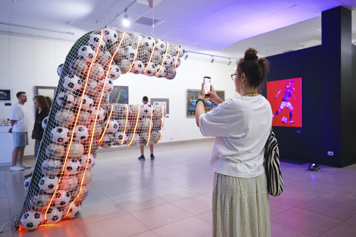 В Минске открылась выставка «FONART FEST: футбол как искусство»
