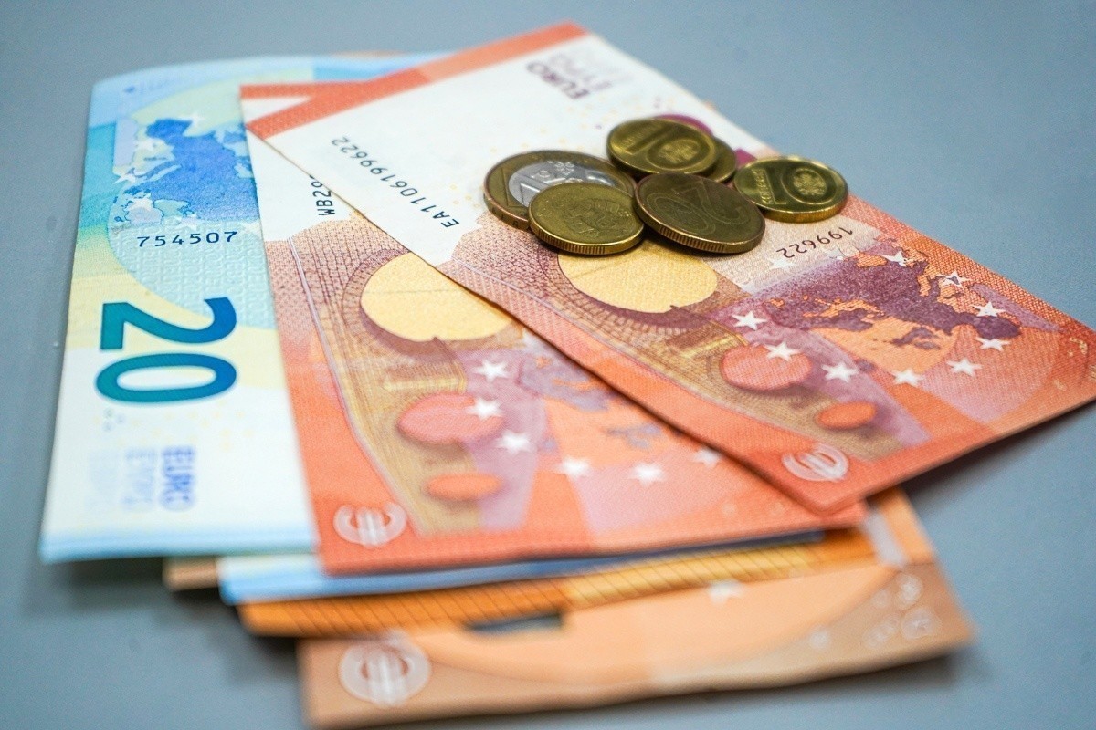 В 10 странах ЕС минимальная зарплата ниже €1000. Кто в лидерах с самыми высокими минималками