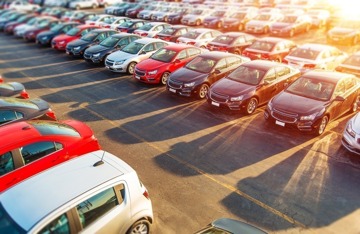За май продажи новых автомобилей в Беларуси упали на 5,6%. На рынке дефицит машин