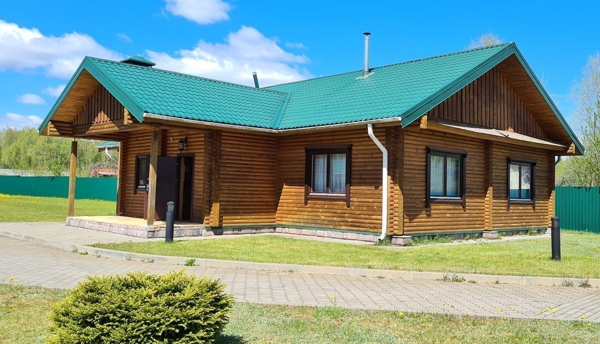 На Нарочи продают новую базу отдыха по цене коттеджа под Минском
