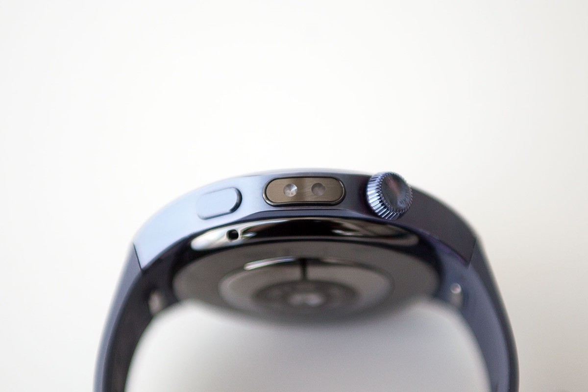 Флагманские смарт-часы Huawei Watch 5: футуристический дизайн и инновационный мультисенсорный датчик 