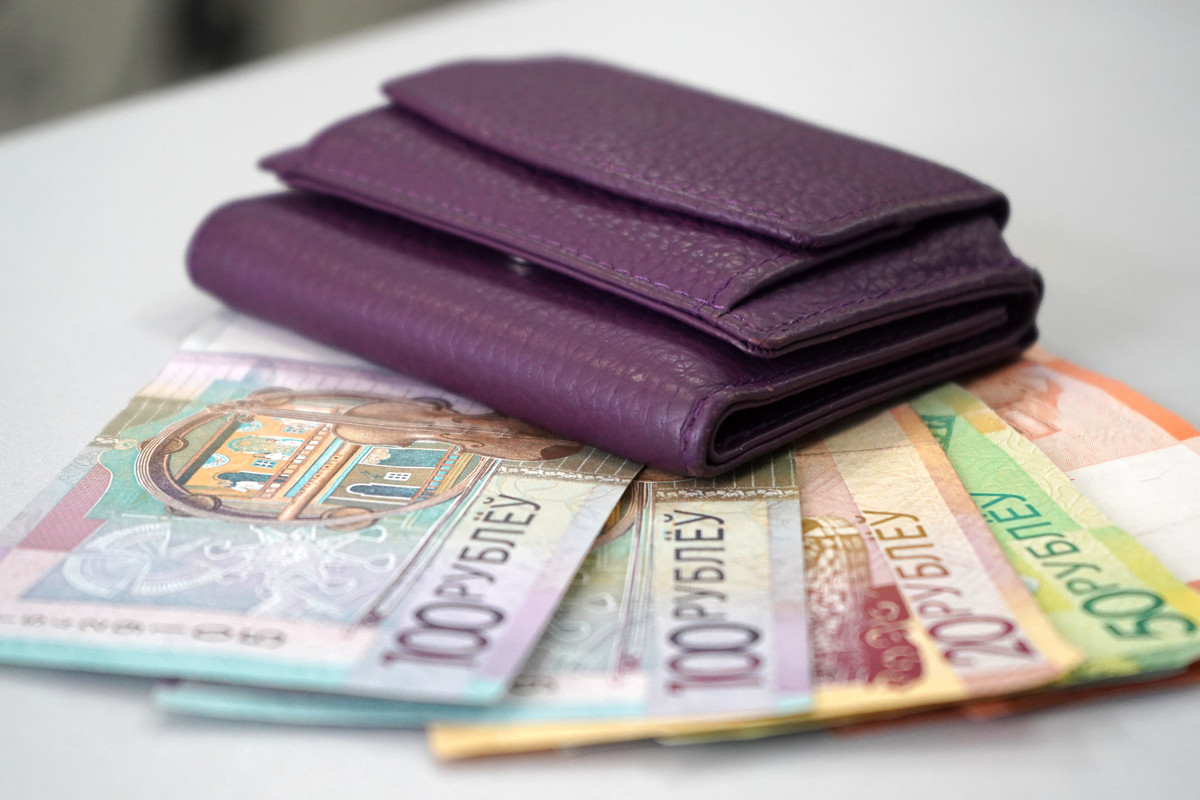 Средняя зарплата в Беларуси за год выросла более чем на 14%