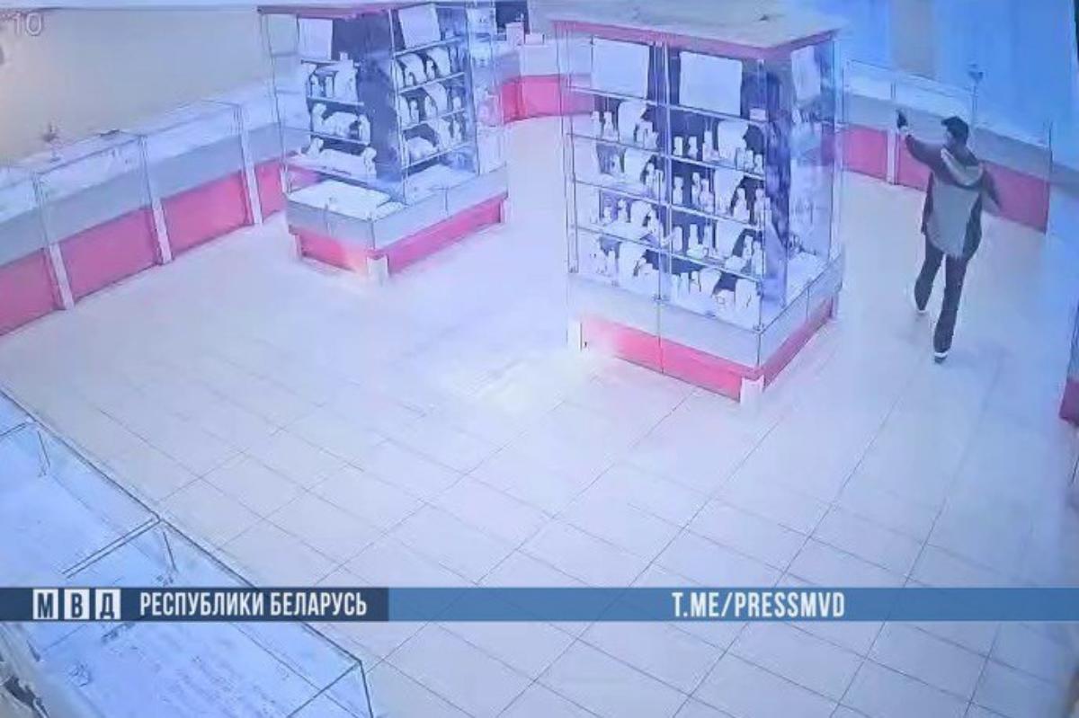 Следователи оценили ущерб от разбойного нападения на ювелирный магазин в Минске