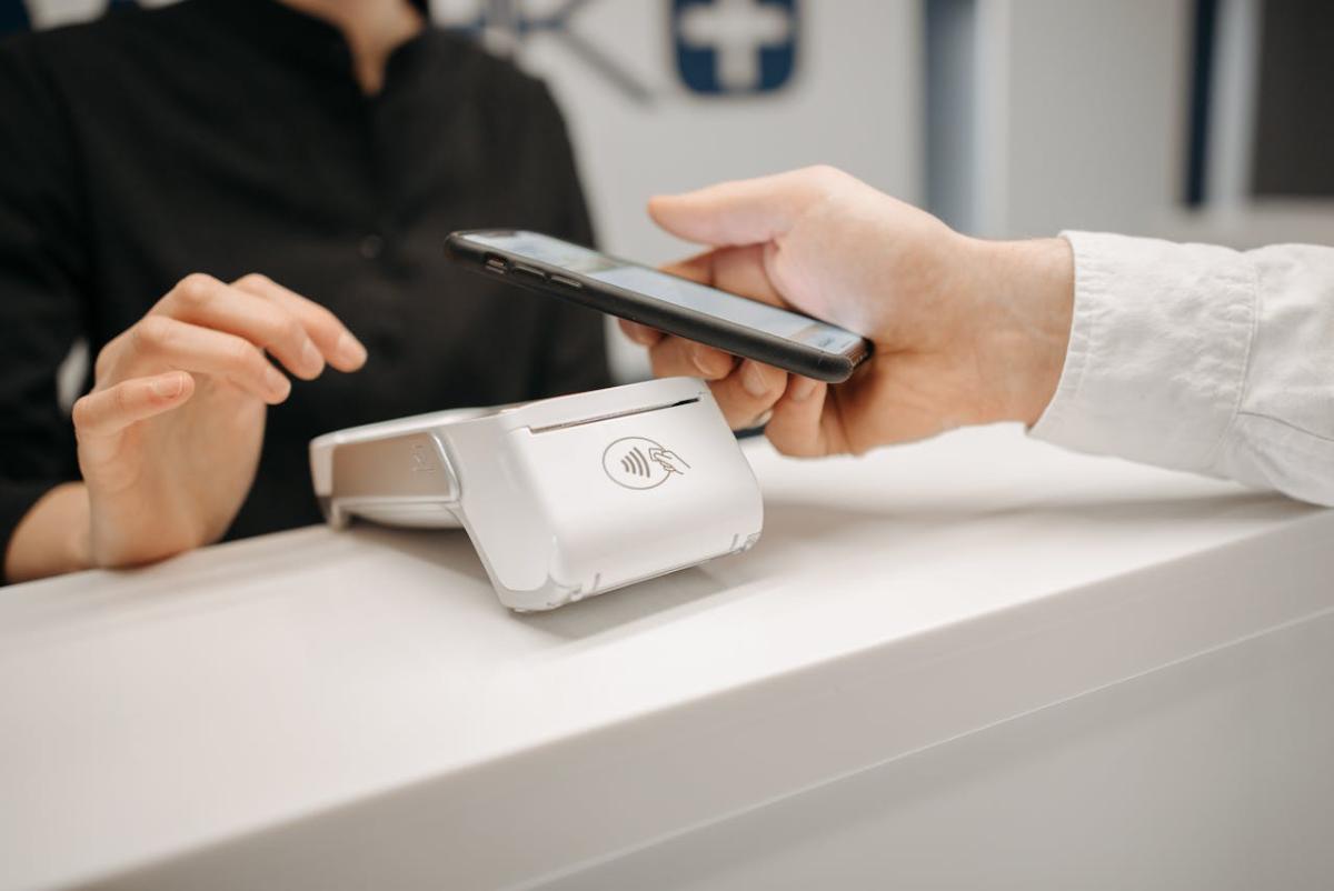 В Беларуси назвали сроки запуска платежей по QR-коду для всех банков