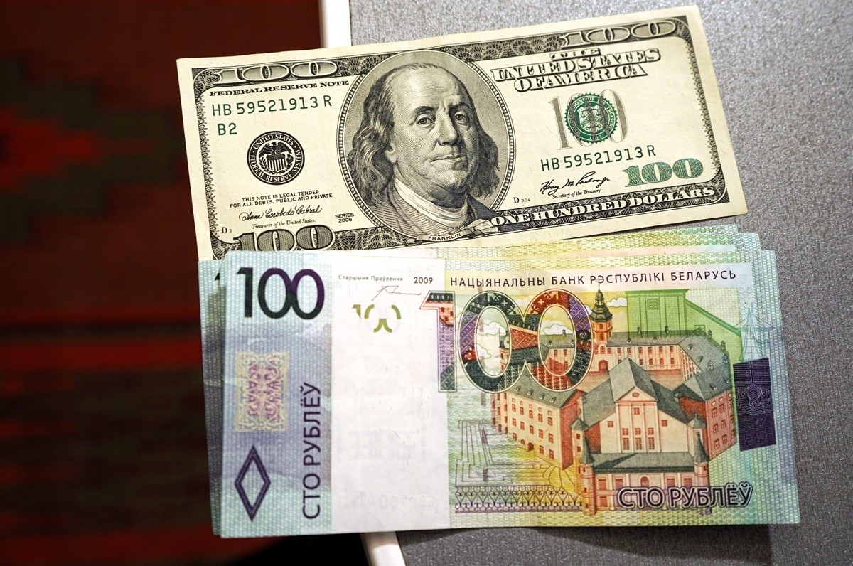 Курс доллара в Беларуси упал до минимума за полтора года
