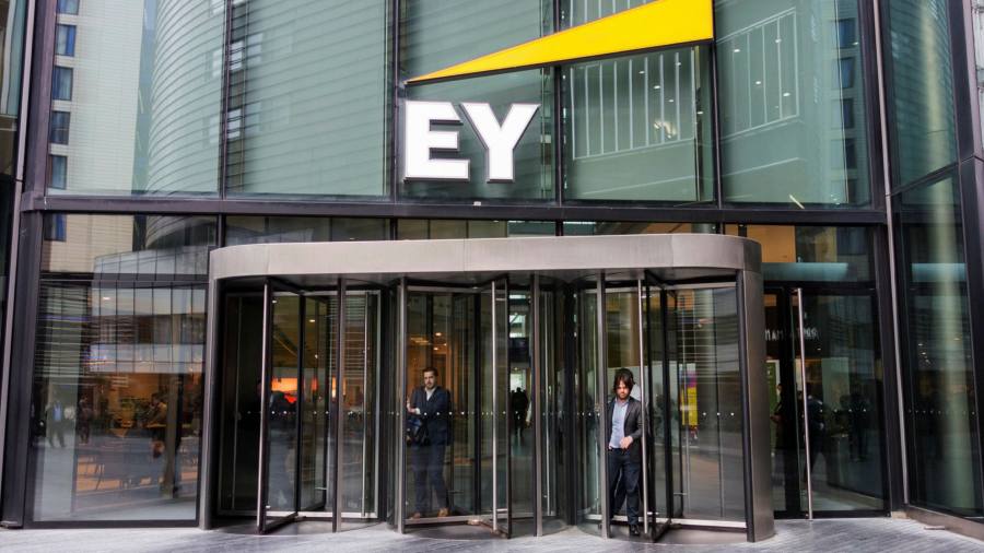 Ernst & Young разделят на две компании