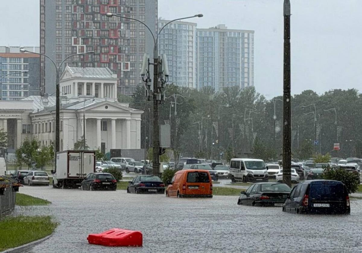 Ливень подтопил несколько улиц Минска (фото)