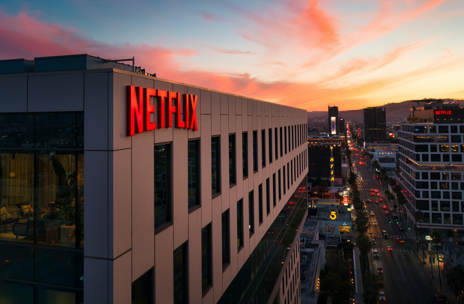 Netflix: кому принадлежит кинотеатр планеты Земля?