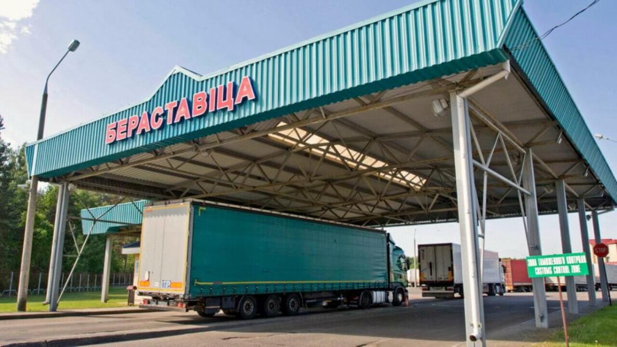 Белорусам ограничат срок действия электронной регистрации в очереди на границе 