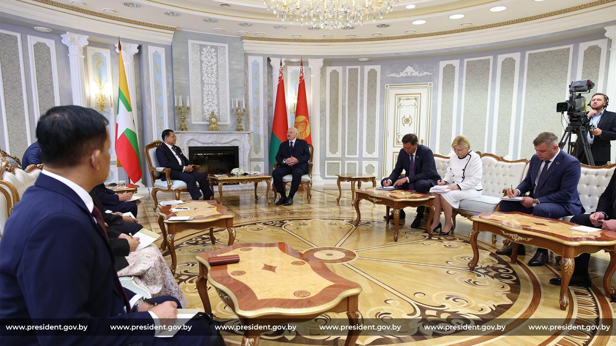 Не только производство обуви. Какие контракты подписали в Минске после визита президента Мьянмы