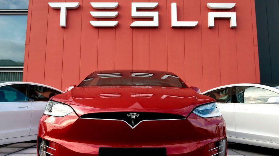 Tesla стремительно дешевеет на&nbsp;фоне покупки Маском «Твиттера»