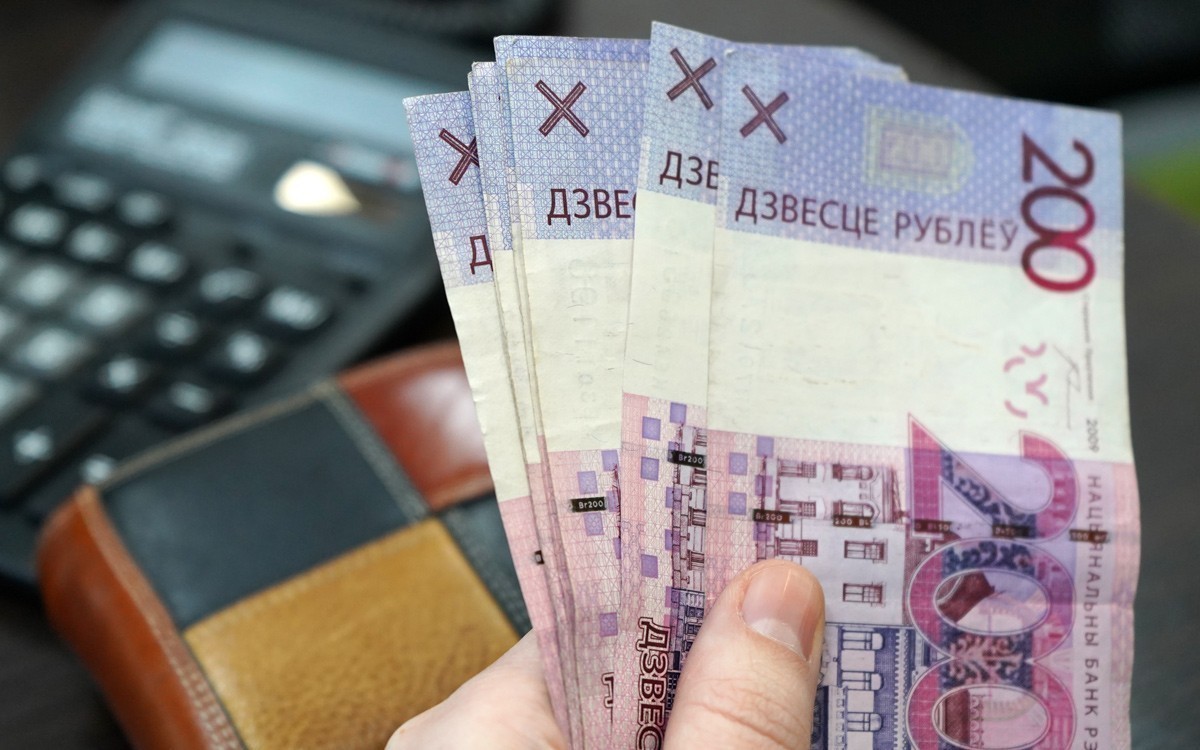 С 1 сентября у бюджетников вырастут зарплаты