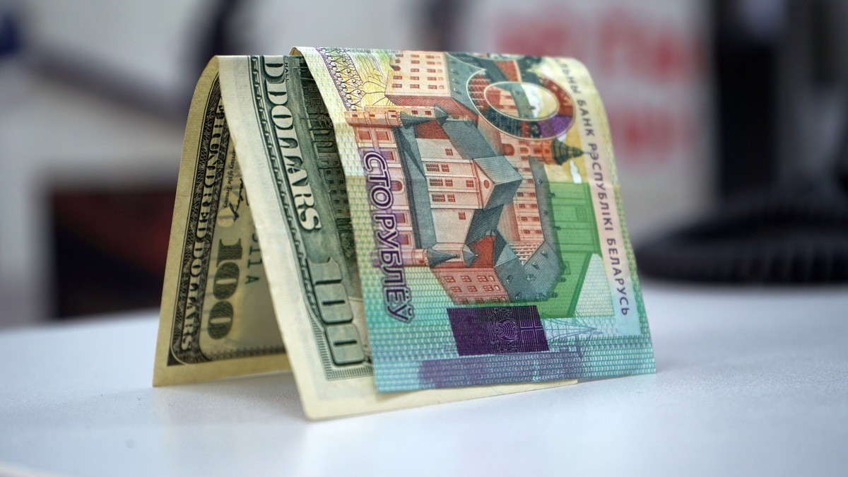 Будет ли доллар снова дешевле трех рублей, а биткоин — дороже $80 тыс. Прогноз по валютам и крипте