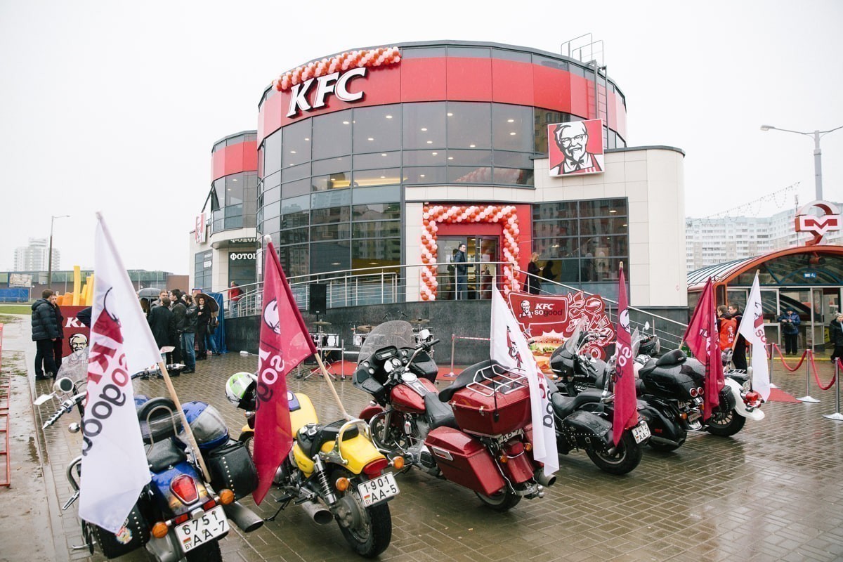 История успеха: как сеть KFC за 10 лет изменила рынок фастфуда в Беларуси 