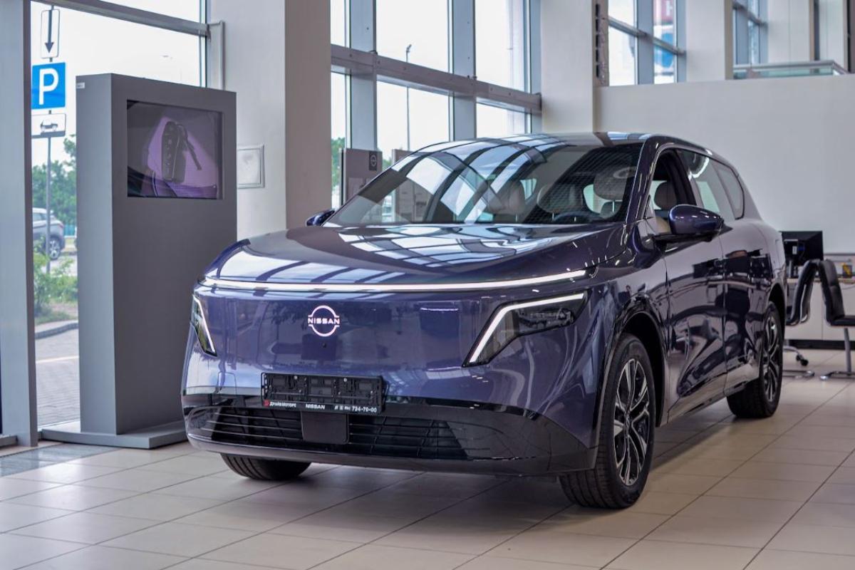 В Беларусь привезли первую партию электрических кроссоверов Nissan. Узнали, что с ценами 