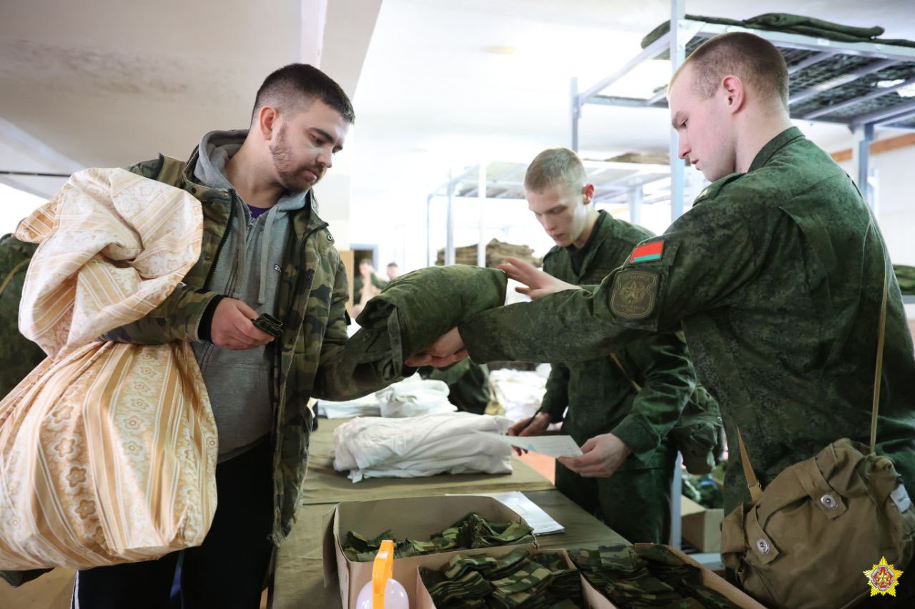 Миноороны Беларуси продолжает призывать военнообязанных на сборы