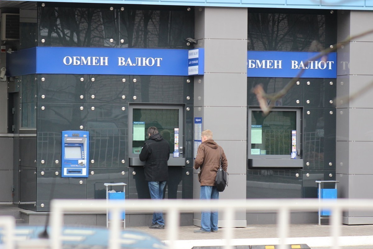 В&nbsp;экономике все больше рублей, но&nbsp;доллар из&nbsp;нее не&nbsp;исчезнет&nbsp;— объясняем на&nbsp;графиках, почему так