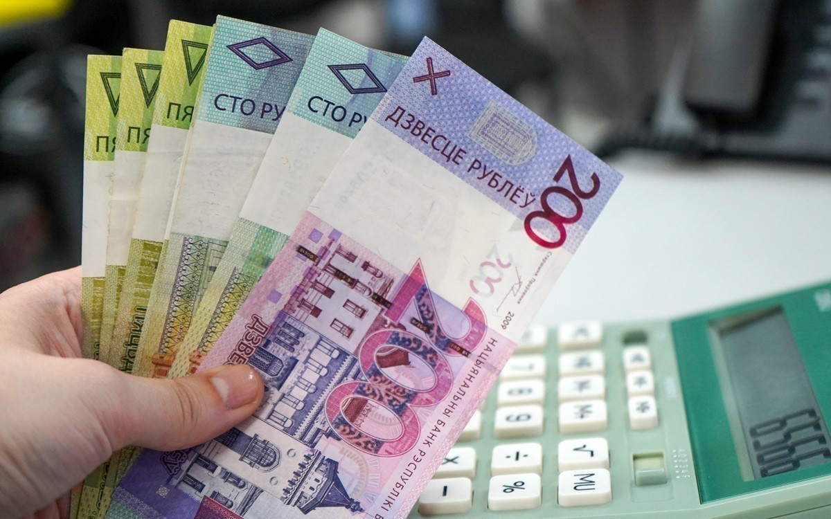 Реальные доходы белорусов в июле снова увеличились благодаря росту зарплат