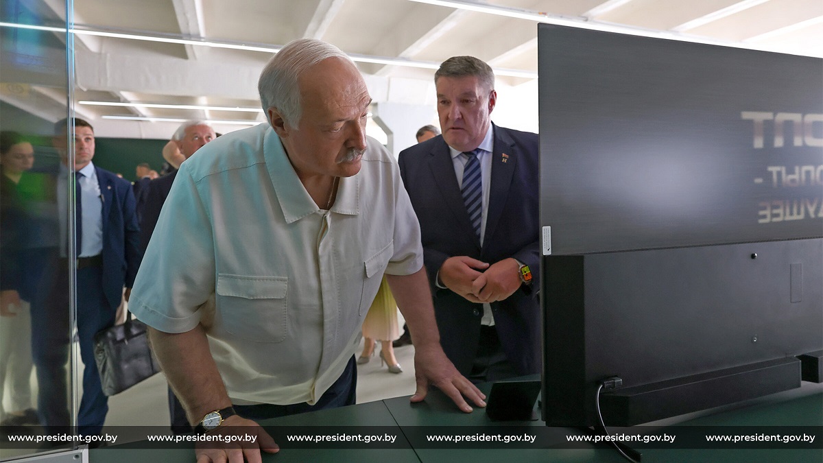 Лукашенко раскритиковал стратегию развития холдинга «Горизонт»