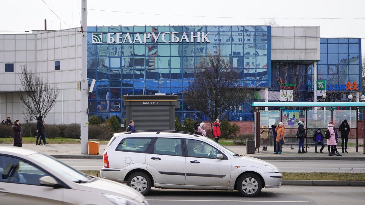 Вложился в первую частную авиакомпанию страны. 10 неизвестных фактов про Беларусбанк