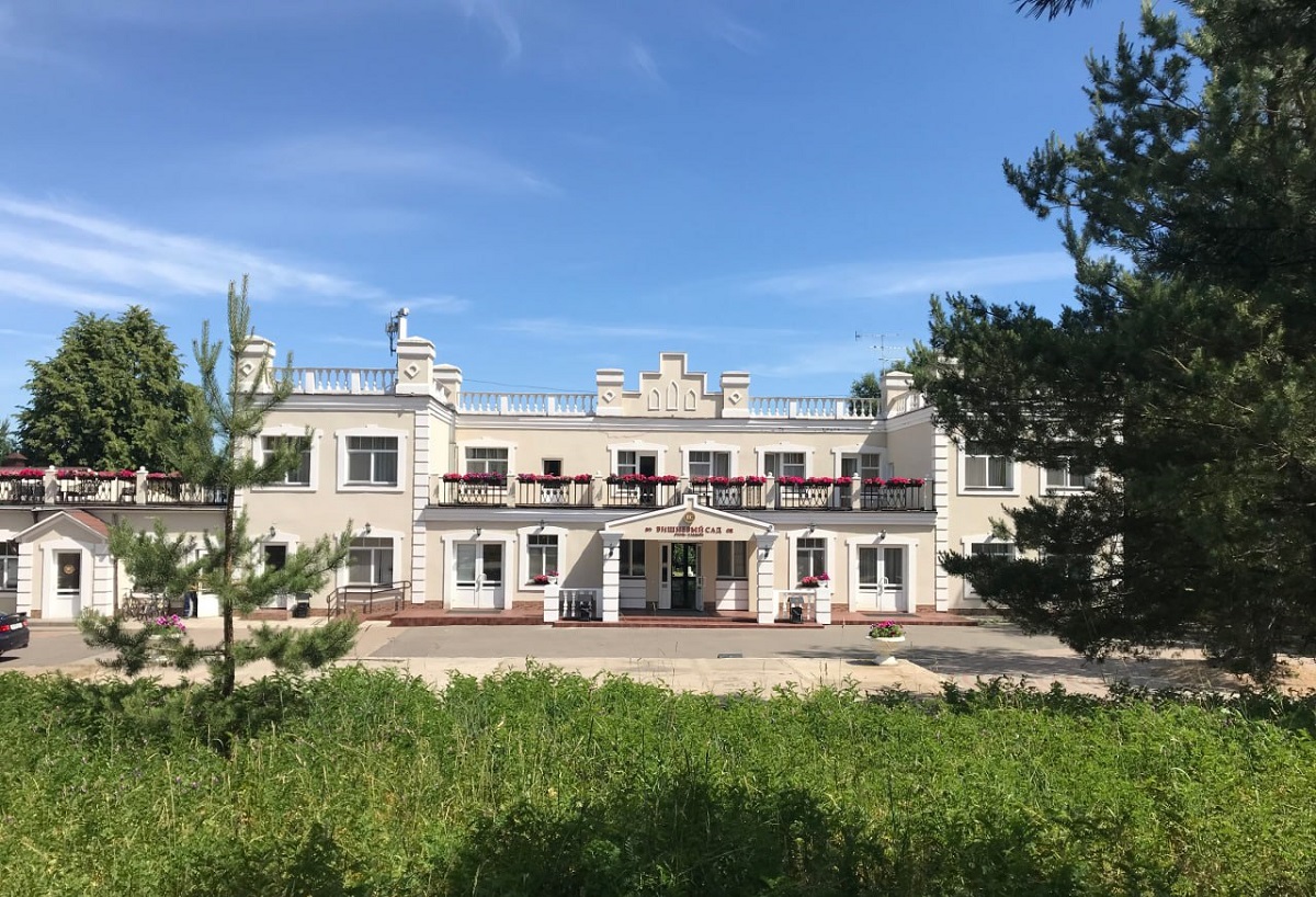 Отель в бывшей усадьбе Дунина-Марцинкевича опять выставили на торги. Что с ценой
