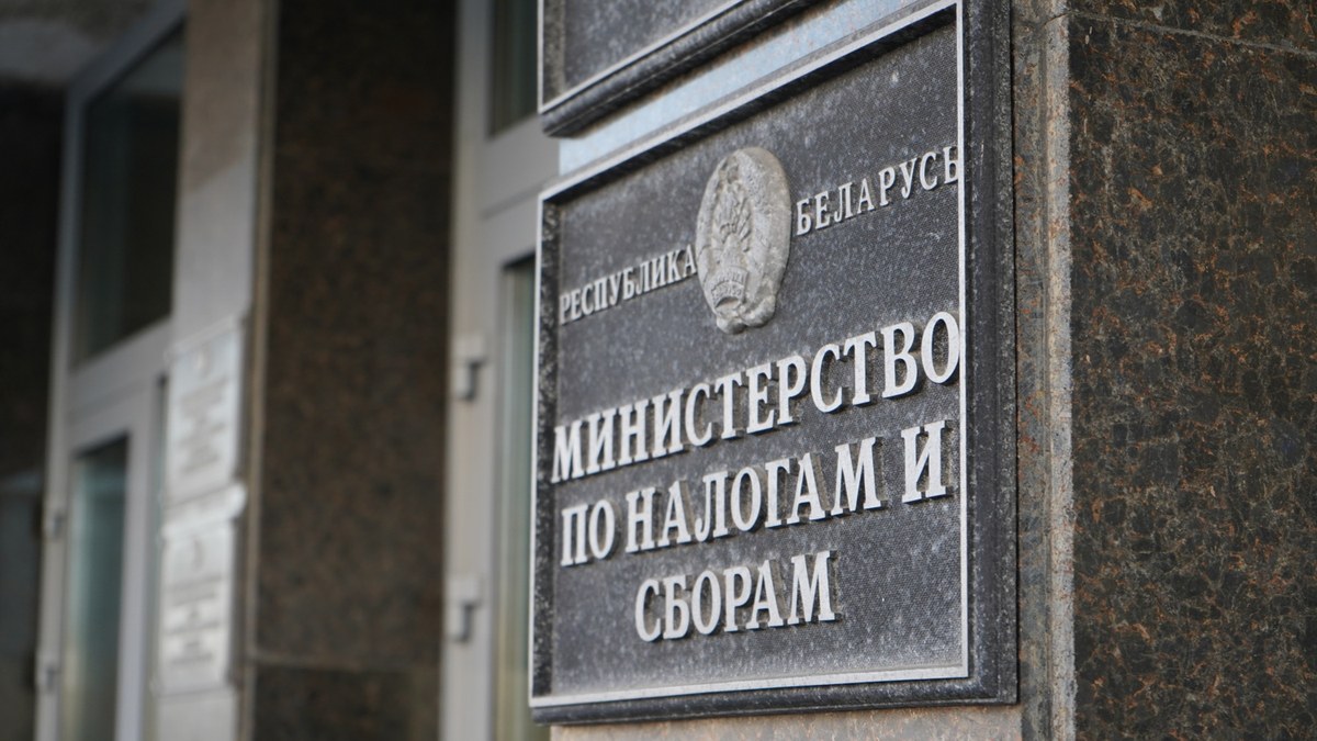 В налоговой рассказали, сколько автовладельцев заплатят налог «на роскошь»