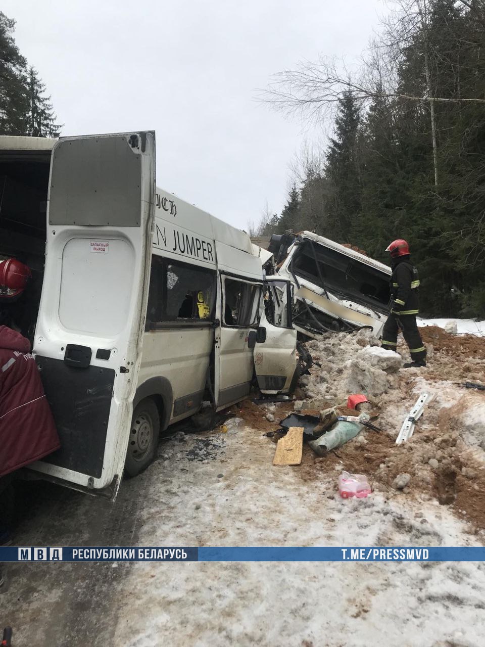Трагедия под Смолевичами: в аварии с маршруткой погибли 11 человек Трагедия под Смолевичами: в аварии с маршруткой погибли 11 человек
