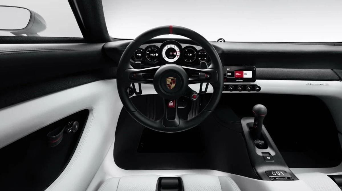 Porsche представила суперкар Mission S. В нем смартфон заменит экран мультимедиа
