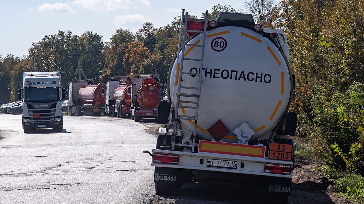 Петербургская биржа ограничила рост цен на белорусский бензин