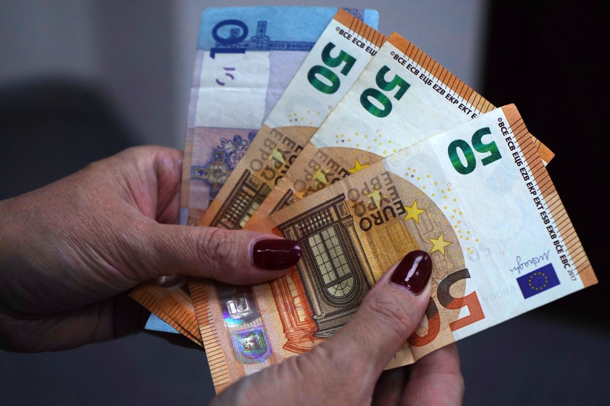 Евро упал до&nbsp;98&nbsp;центов и&nbsp;может отступить к&nbsp;$0,97