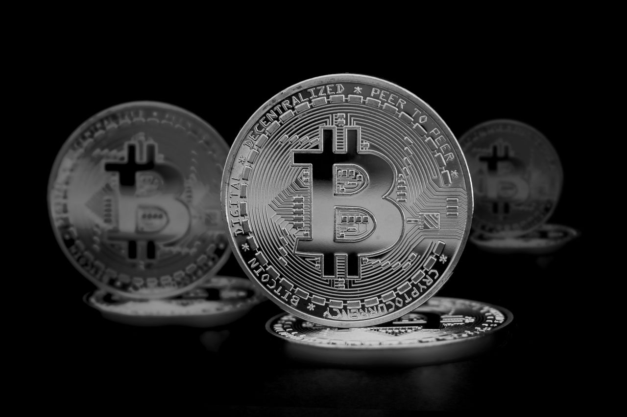 Биткоин впервые с начала июня взял отметку $70 тыс. Объясняем почему