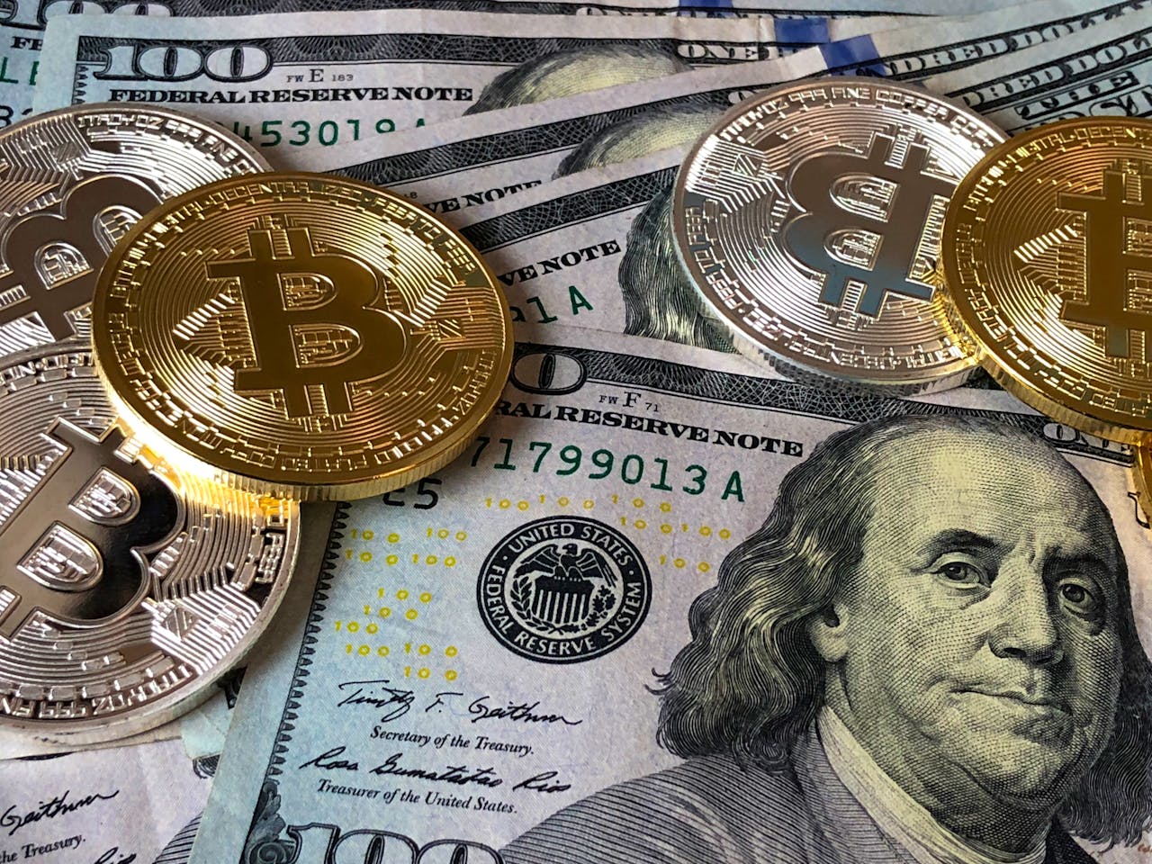 Биткоин впервые с марта превысил отметку в $90 тыс.