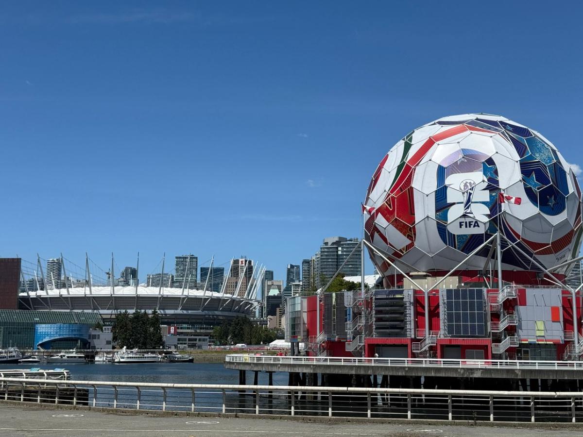 FIFA передумала продавать коммерческие права на мировой футбол