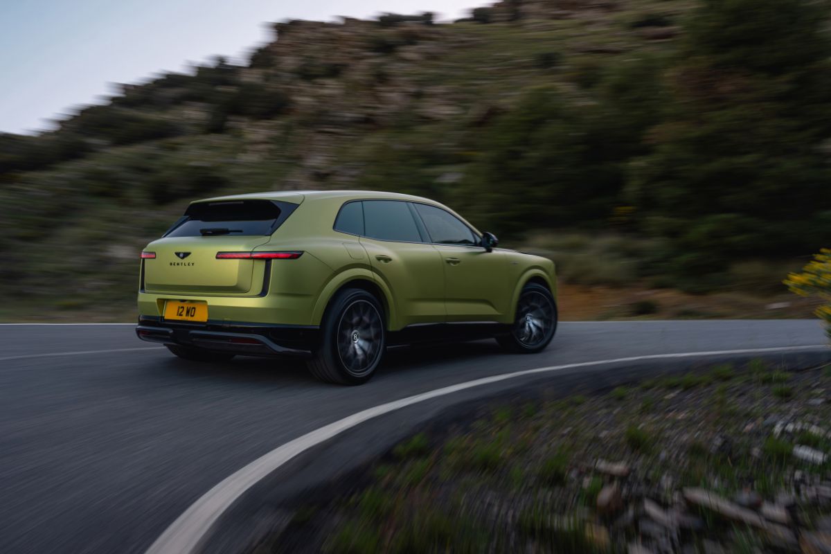 Bentley выпустил свой первый электромобиль. Сколько стоит