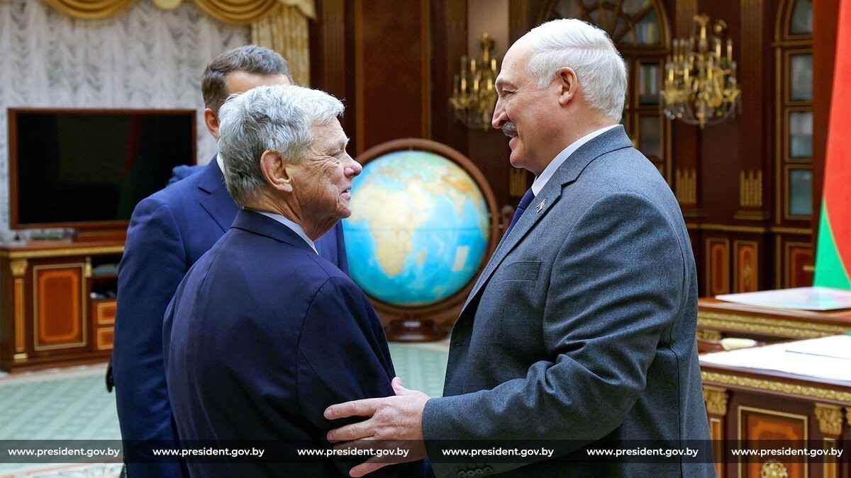 В Беларусь может снова приехать спецпосланник США Джон Коул