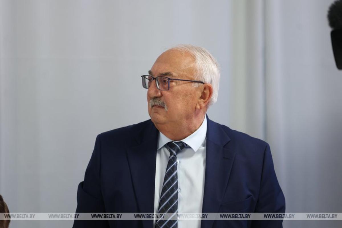 Три флага на «Замке»: бизнесмен Павел Топузидис расширил дипломатический интерес