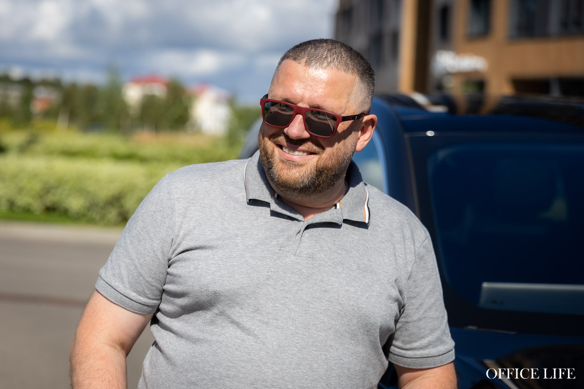 «В машине столько помощников, что можно разучиться ездить». Владелец Li L9 рассказал о правду о премиальном гибриде