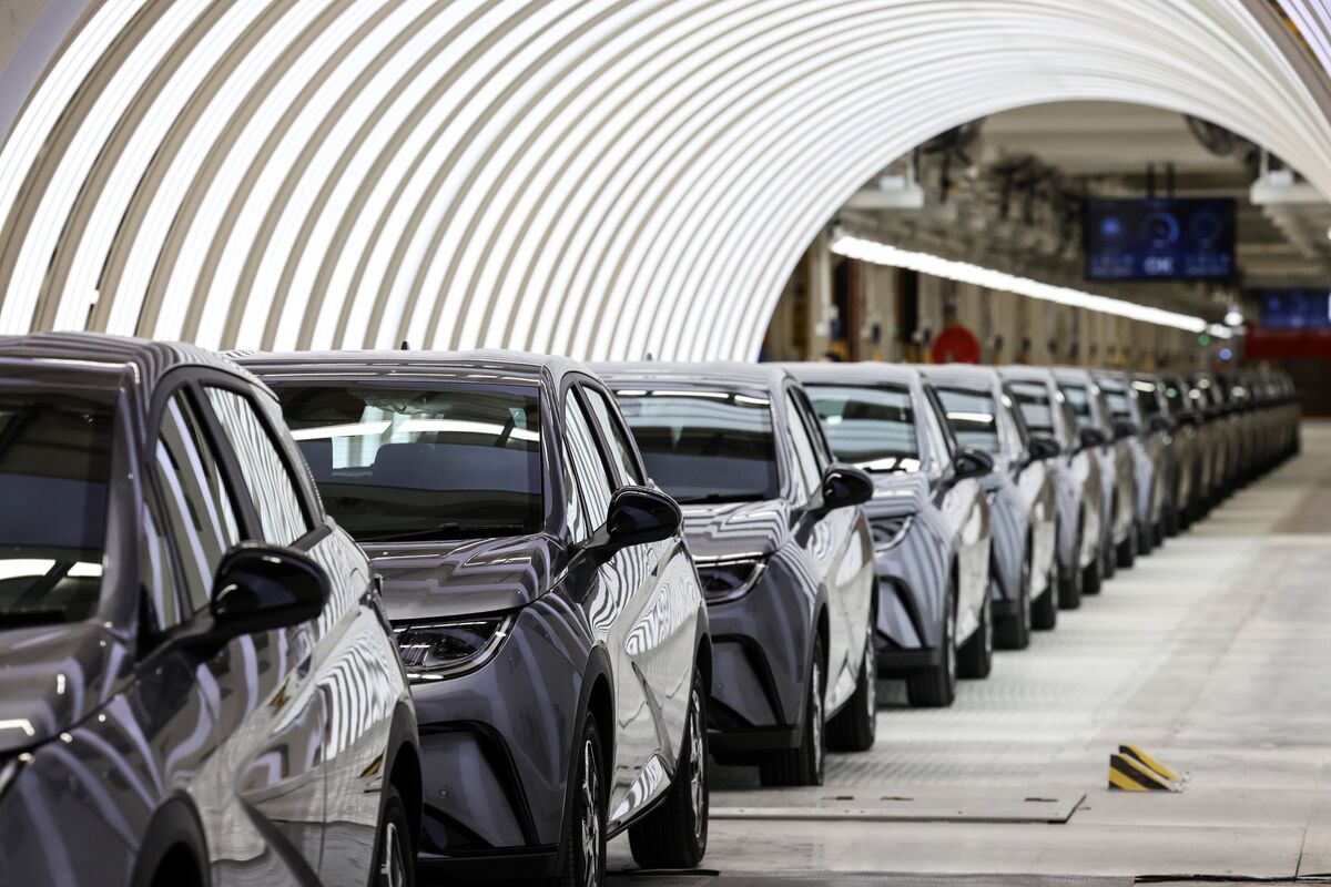BYD в 2025 году обошла Tesla и стала мировым лидером по продаже электромобилей