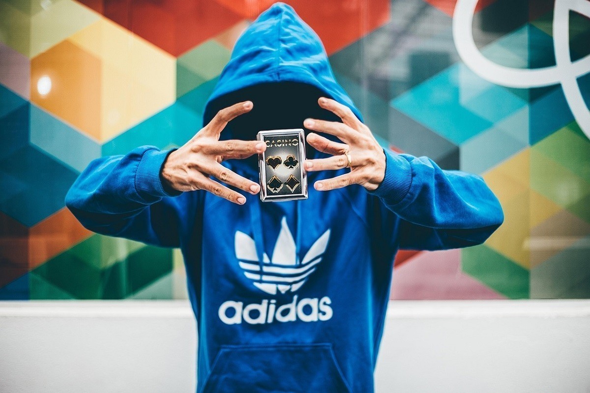 Хакеры похитили личные данные клиентов Adidas