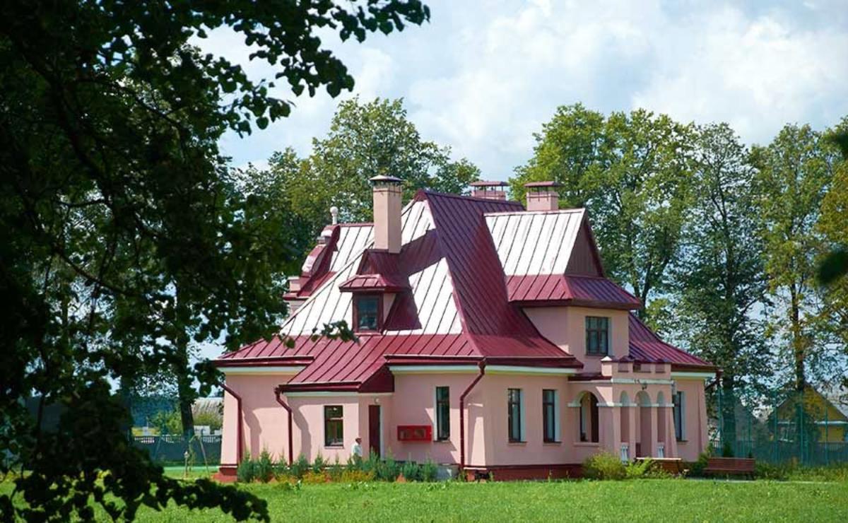 Под Гродно на торги выставили столетнюю усадьбу в хорошем состоянии. За сколько продают
