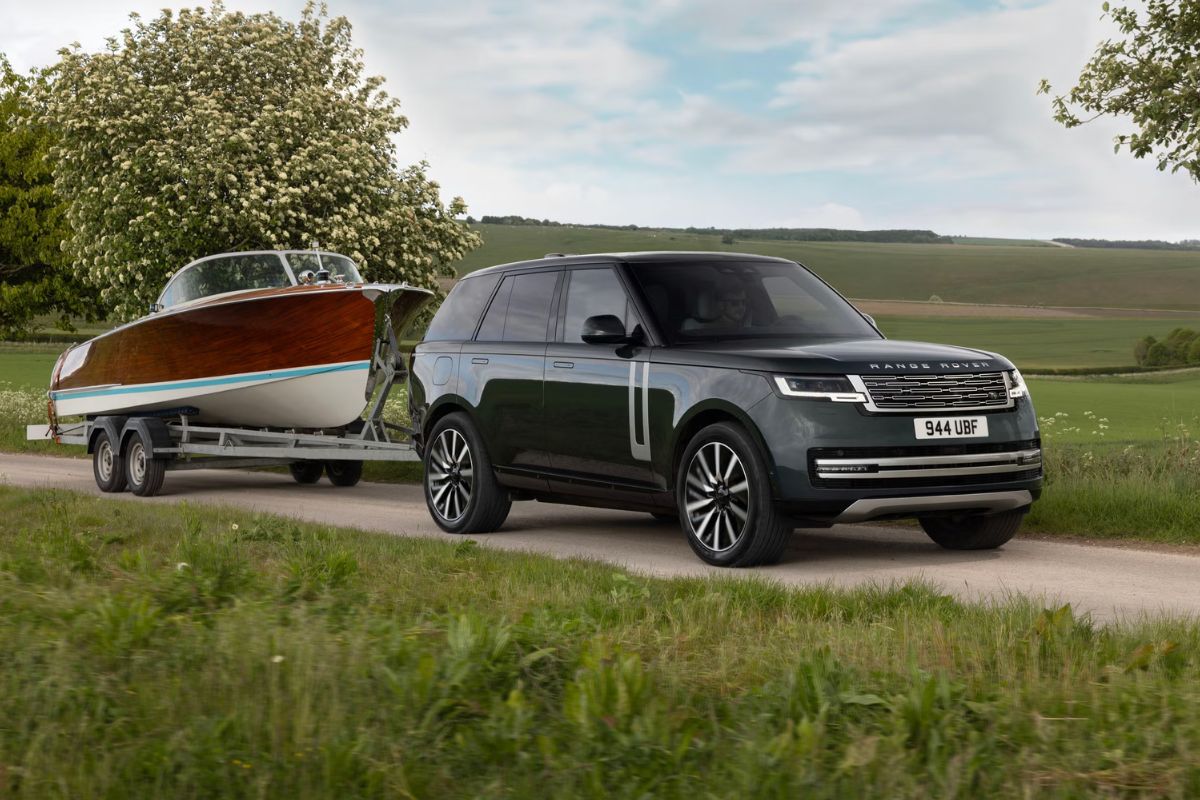 Land Rover показал свой первый электрический внедорожник. Сколько стоит
