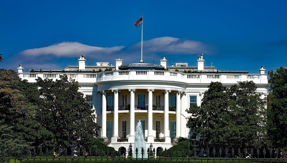Трамп перенес срок введения торговых пошлин еще на три недели