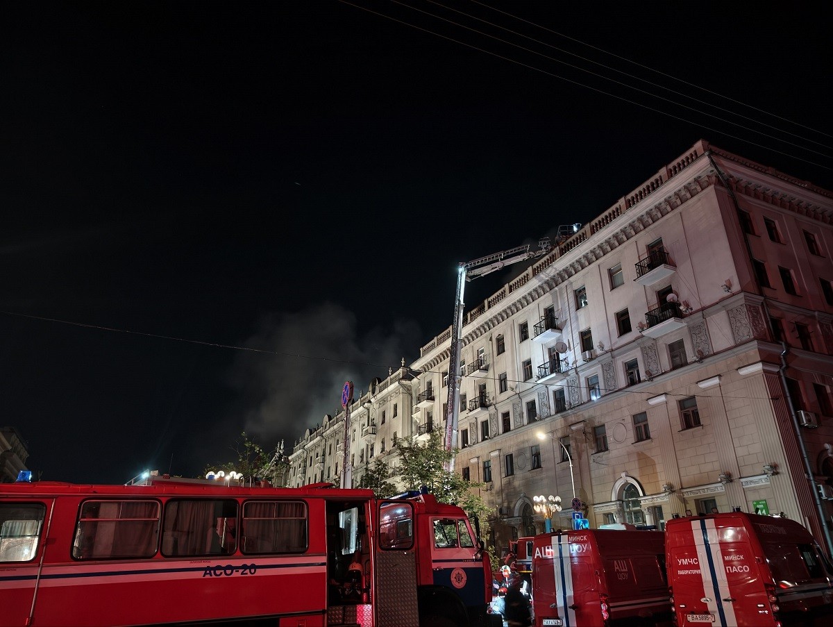 Что происходит в доме на Ленина в центре Минска, где почти всю ночь тушили сильный пожар
