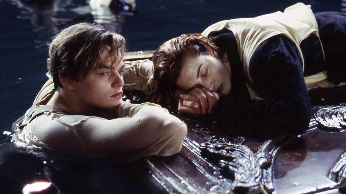 В США почти за $719 тыс. продали дверь из «Титаника», которая спасла героиню Кейт Уинслет