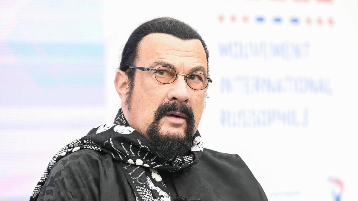 Стивен Сигал снова решил запустить бизнес в России