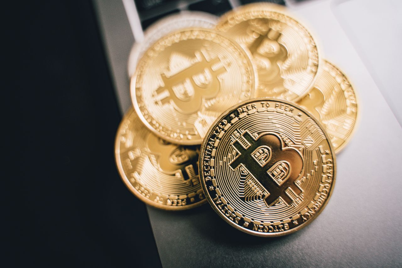 Цена биткоина превысила $80 тыс. впервые с мая