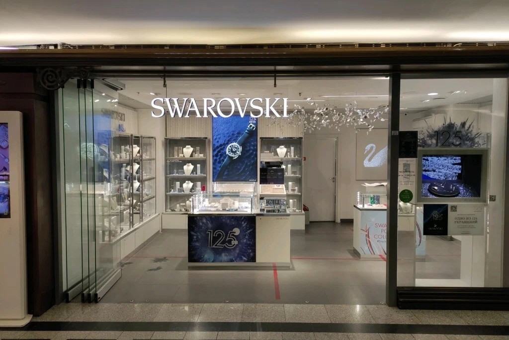 Ювелирный бренд Swarovski решил уйти из&nbsp;России через год после приостановки работы