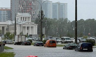 В «Минск-Мире» ливнем залило один из домов. Стали известны подробности