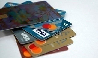 Приорбанк отвязал карты Visa от доллара